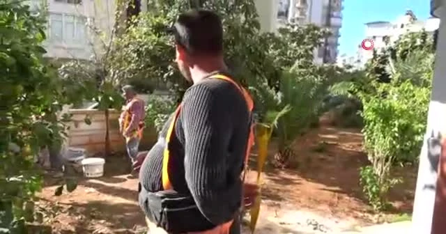 8. katta iskelede mahsur kalan iki işçinin zor anları