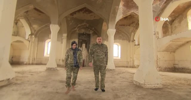 Aliyev ve eşinden örnek hareket