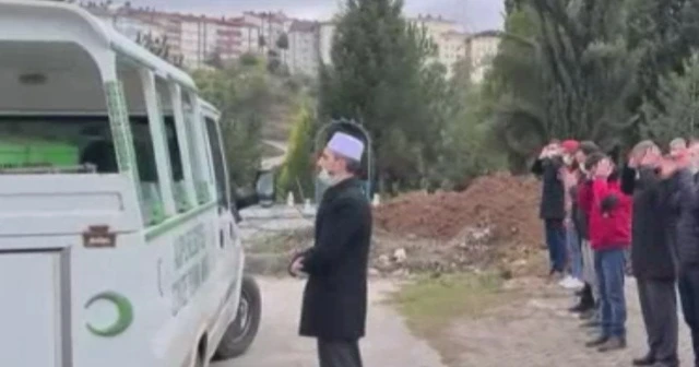 Bebek, babaanne, yenge birlikte uğurlandı