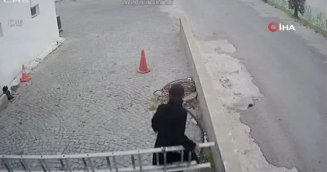 Bir şey bulamayınca merdiven çaldılar