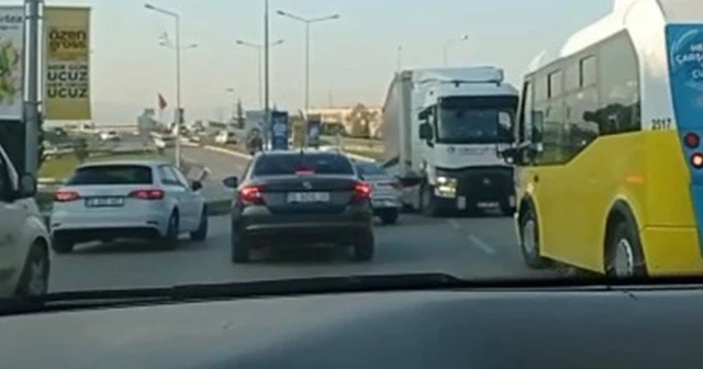 Bursa'da tersten giren tır trafiği birbirine kattı