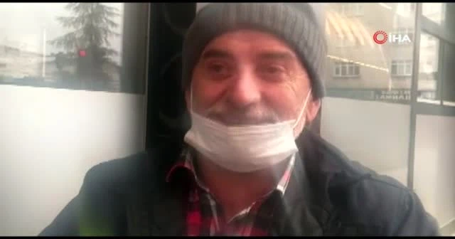 Dedesinden görüp 6 yaşında yapmaya başladığı kıl çorabı örmeyi 60 yıldır sürdürüyor