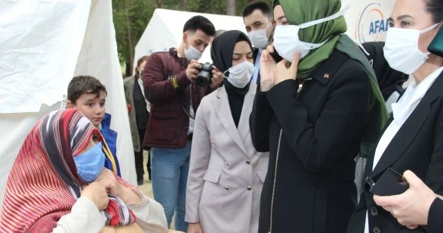 Deprem çadırında Trabzonlu nine ile gülümseten diyalog