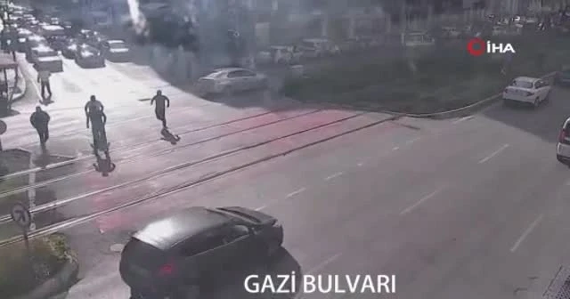 Deprem felaketinin yeni görüntüleri ortaya çıktı...Panikle kaçış anları kamerada