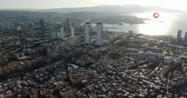 Deprem sonrası İzmir’de son durum havadan görüntülendi