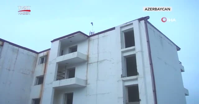 Ermenistan işgalinden kurtarılan Kelbecer'e Azerbaycan bayrağı dikildi