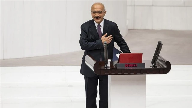 Hazine ve Maliye Bakanı Elvan TBMM'de yemin etti