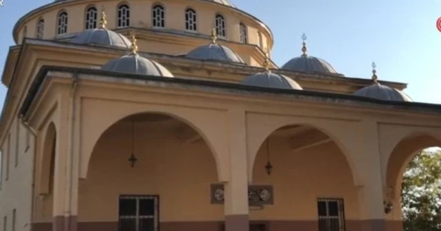Hırsızlar camiyi talan etti