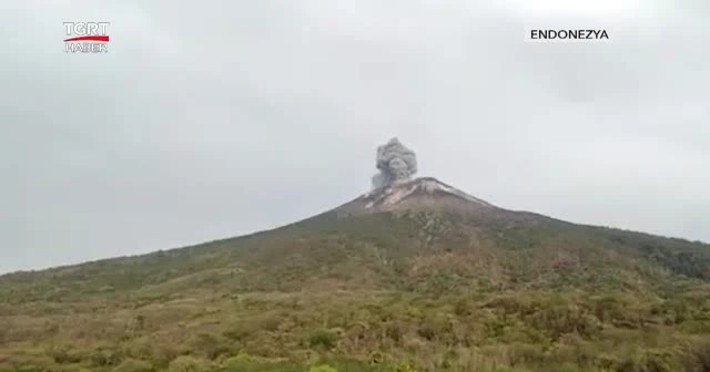 Ili Lewotolok yanardağı patladı