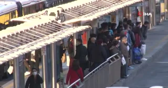 İstanbul’da metrobüs manzarası yine değişmedi