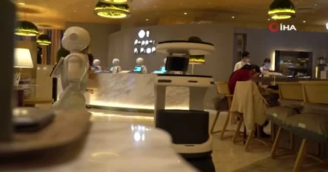 Japonya’da robot garsonlar görev başında