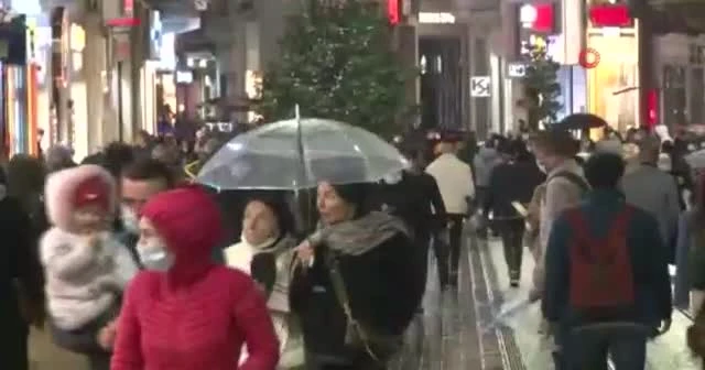Kısıtlama öncesi vatandaşlar restoranlara akın etti