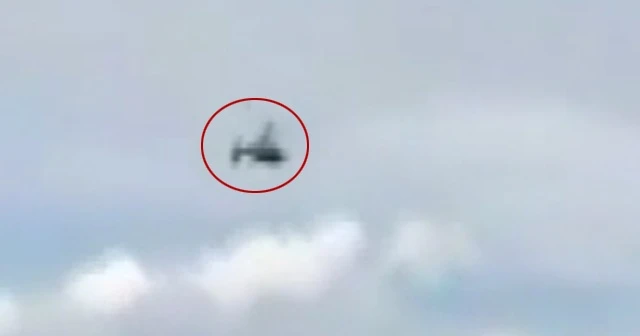 Malezya’da iki helikopter havada çarpıştı