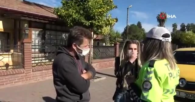 Maske takmayan kadın, polisleri tehdit edip gazetecilere tepki gösterdi