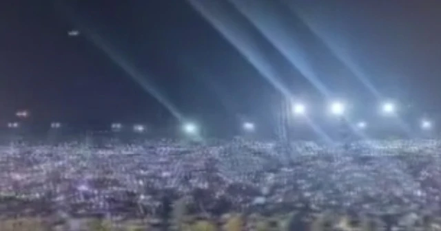 Pakistan'da Covid-19 kurallarını hiçe sayan muhalefet miting düzenledi