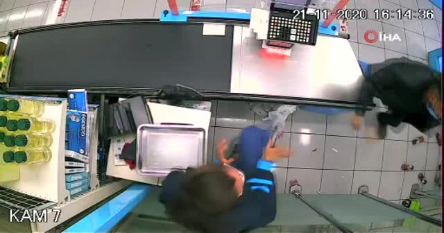 Turşu kavanozuyla gaspı önledi