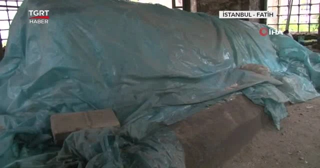 5 asırlık tarihi türbe harabeye döndü