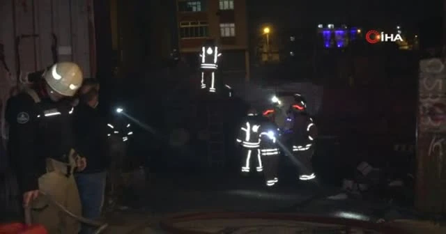 Arnavutköy’de hareketli dakikalar: Sigara izmariti atılan hurdalık yandı