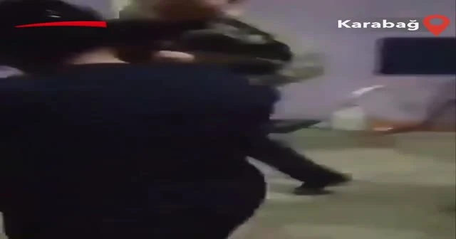 Azerbaycanlı baba, Karabağ'dan dönen oğlunu sırtında taşıdı