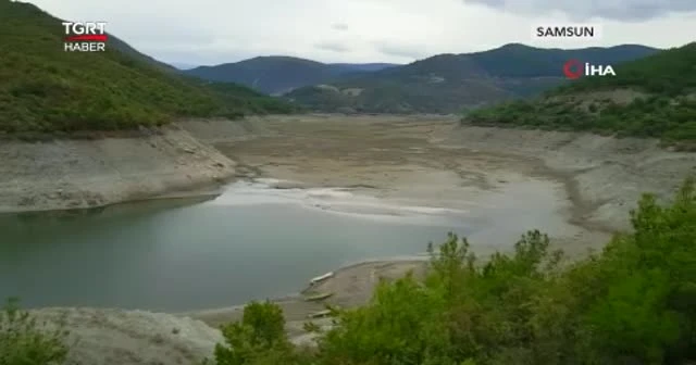 Barajda su çekildi, kayıklar karada kaldı