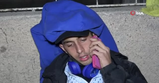 Bıçaklanan genç, cep telefonuyla ailesini arayıp haber verdi
