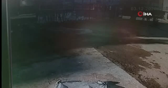 Depremde yaşanan panik anları güvenlik kameralarına yansıdı