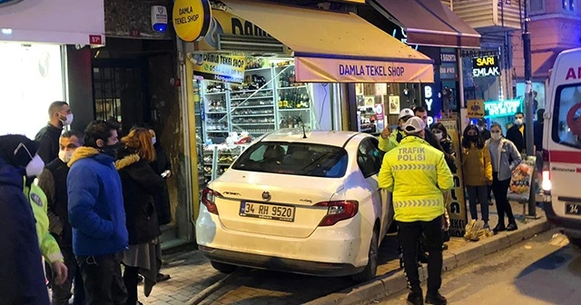 Dükkana dalan araç dehşeti yaşattı
