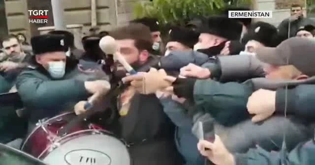 Ermenistan'da sular durulmuyor