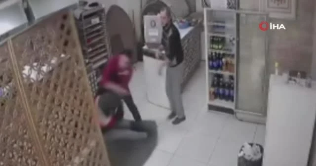Hırsız ile işyeri sahibi arasındaki arbede anları