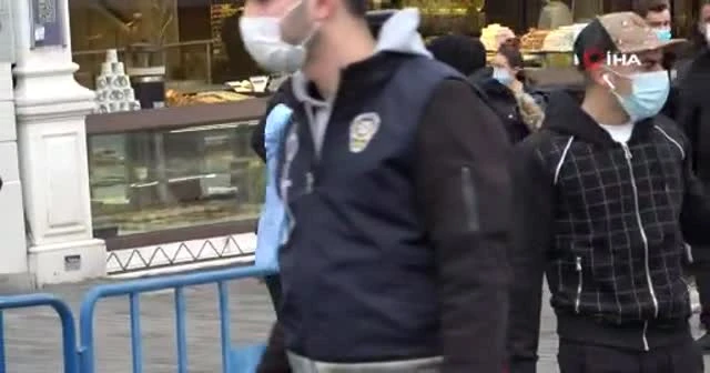 Kadın turistin gazeteciye saldırdığı anlar kamerada