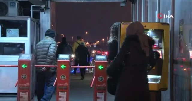 Kısıtlamanın ardından iş başı yapan vatandaşlar yoğunluk oluşturdu