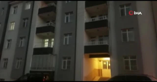 Koronavirüs görülen apartmana bu not asıldı