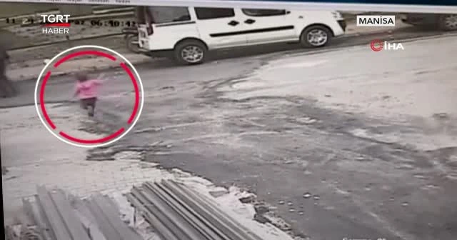 Manisa'da pes dedirten görüntü! 3 yaşındaki çocuğa çarpıp kaçtı