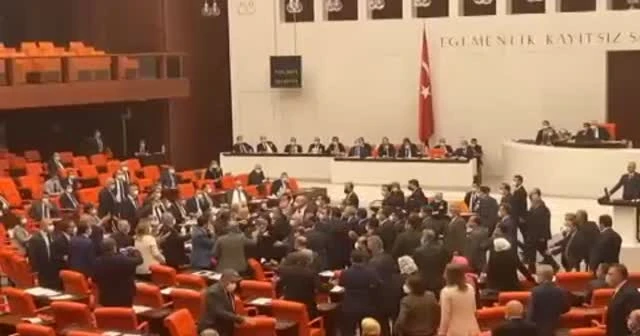 Meclis'te Berberoğlu gerginliği: Vekiller birbirinin üzerine yürüdü