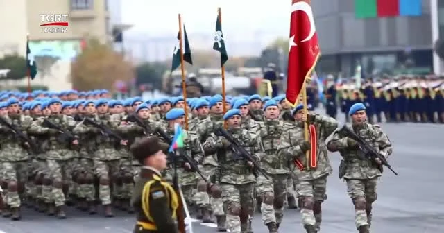Mehmetçik Bakü caddelerini inletti: Vatan sana canım feda