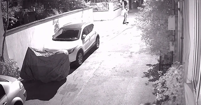 Motosikleti çalıştıramayınca iterek çaldı