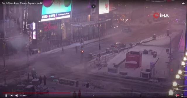 New York son yılların en şiddetli kar fırtınasının etkisi altında