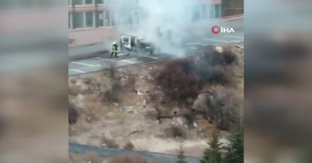 Park halindeki araç cayır cayır yandı