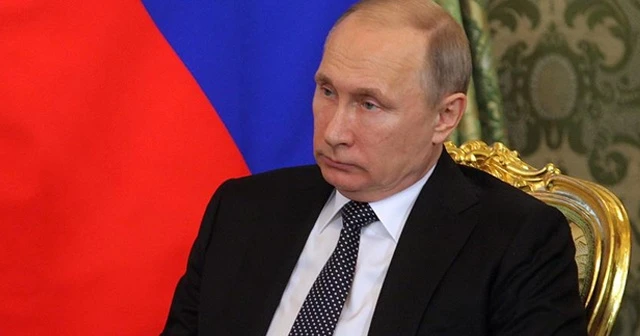 Putin yumruğunu masaya vurdu