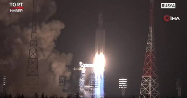 SpaceX, yayın uydusunu uzaya gönderdi