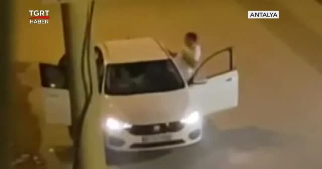 Tartıştığı kadının yüzüne tekme attı