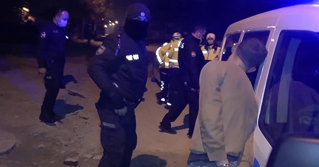 Ters şeritten giderken polisten kaçtı, yakalanınca ağlamaya başladı