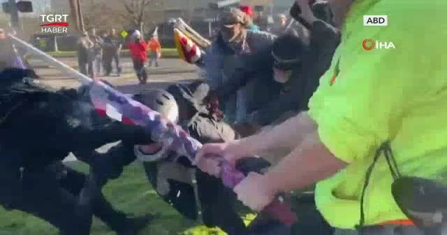 Trump destekçileri Antifa'ya saldırdı