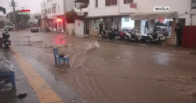Turizm merkezleri yağmura teslim oldu