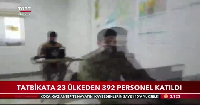 Yabancı askerler milli tüfeği inceledi