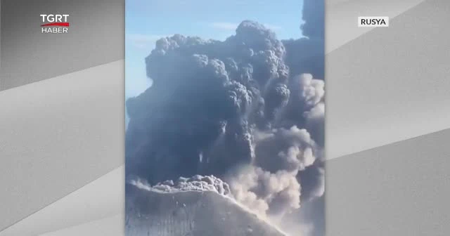 Yanardağ lav püskürtüyor