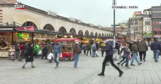 Yılbaşı öncesi çarşı-pazar hareketlendi