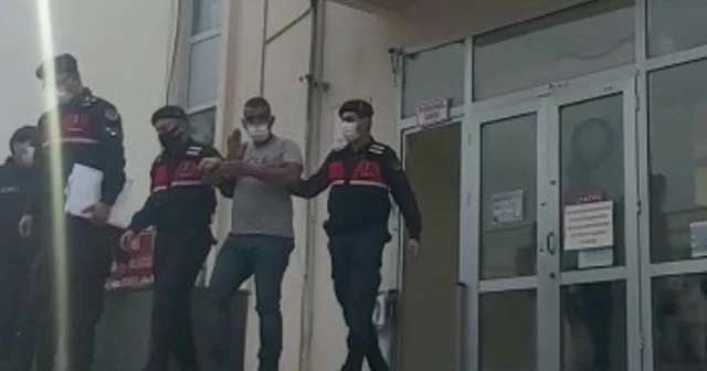 27 yıl hapis cezası bulunan firari cezaevine götürülürken el salladı