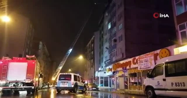 8 katlı binanın çatısında çıkan yangın paniğe sebep oldu