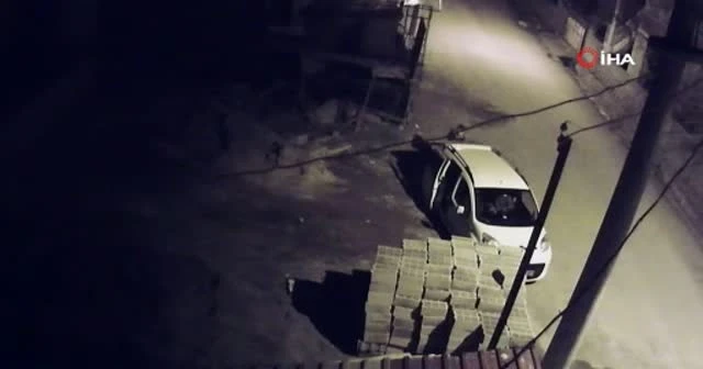 Aracın plakasını çamurla kapatan hırsızlar yakayı ele verdi
